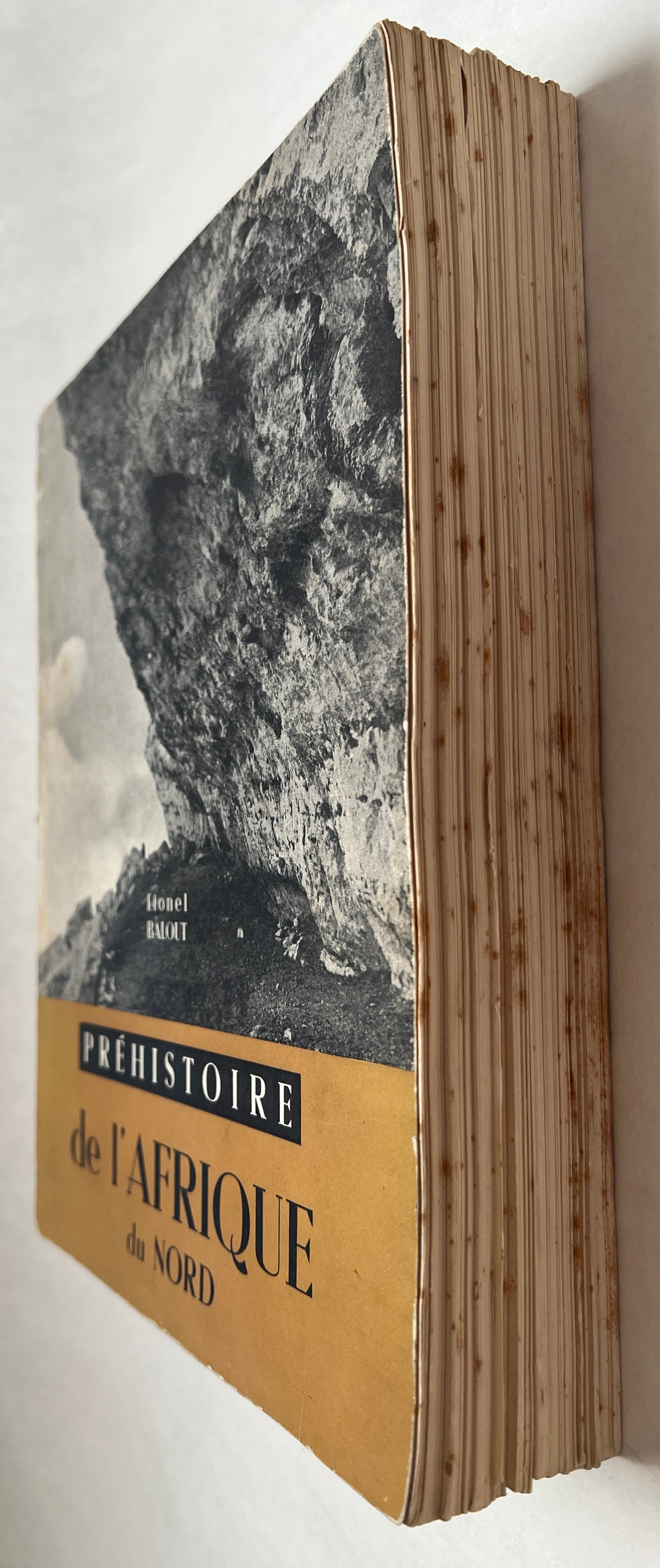 Préhistoire de L'afrique Du Nord: Essai de Chronologie