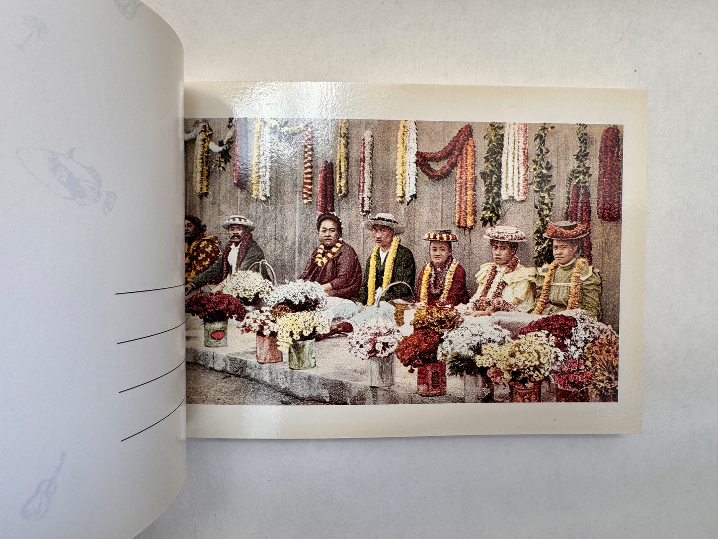 Hawaiian Memories: A Postcard Book of 30 Historical Photographs and Drawings of Early Hawaii
