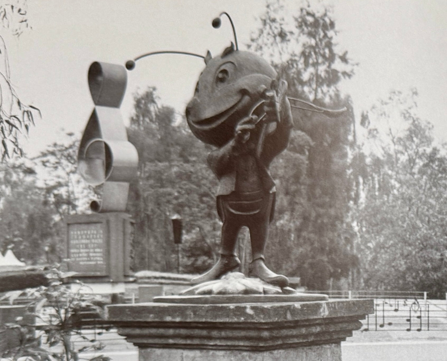 Mexican Monuments: Strange Encounters